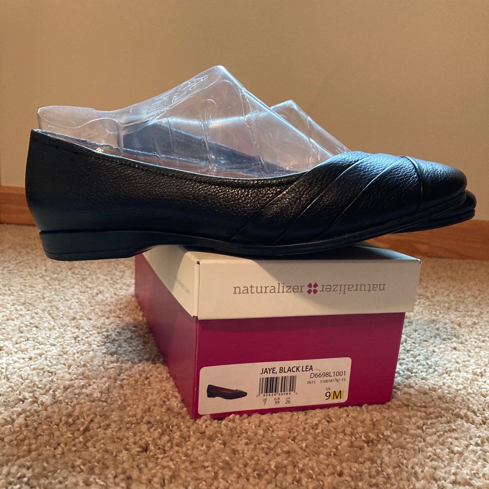Black Naturalizer flats, size 9